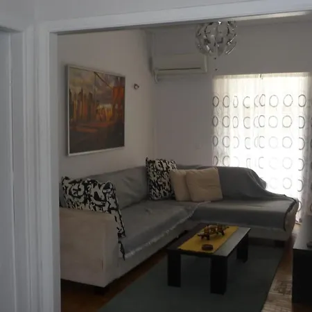 D&J Central Appartment Янина Экстерьер фото